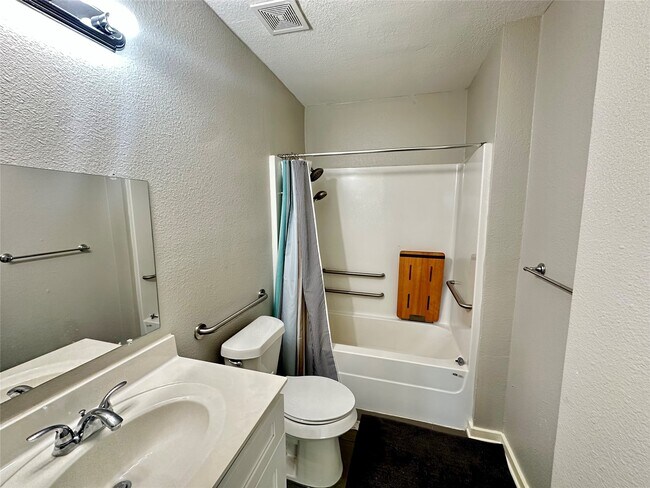 Building Photo - 1304 Ave N Ursuline St