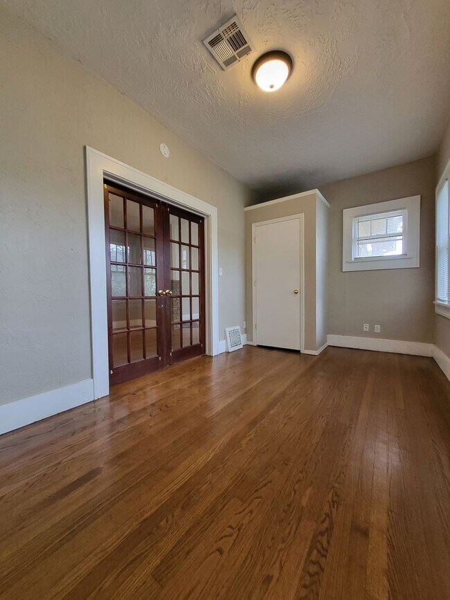 Building Photo - PRELEASING July 2026 - (3-4) Bed/(2) Bath ...