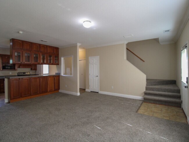Building Photo - Charming Townhome Close to Downtown Pulaski