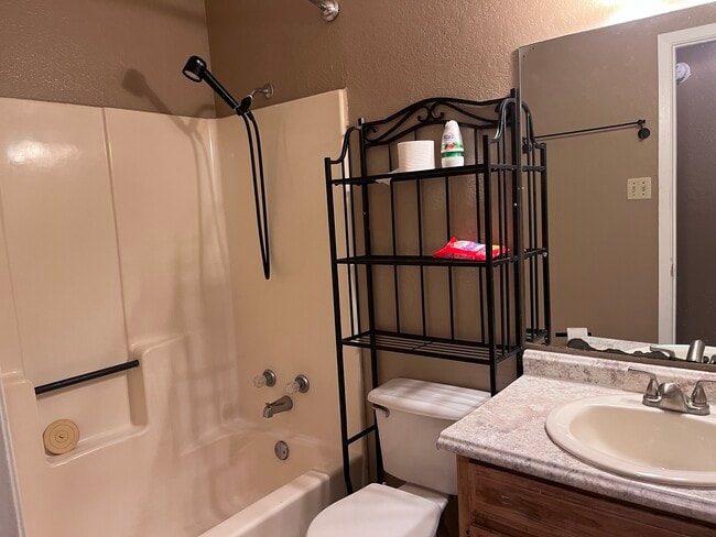 Building Photo - 312 Spring Branch Ln