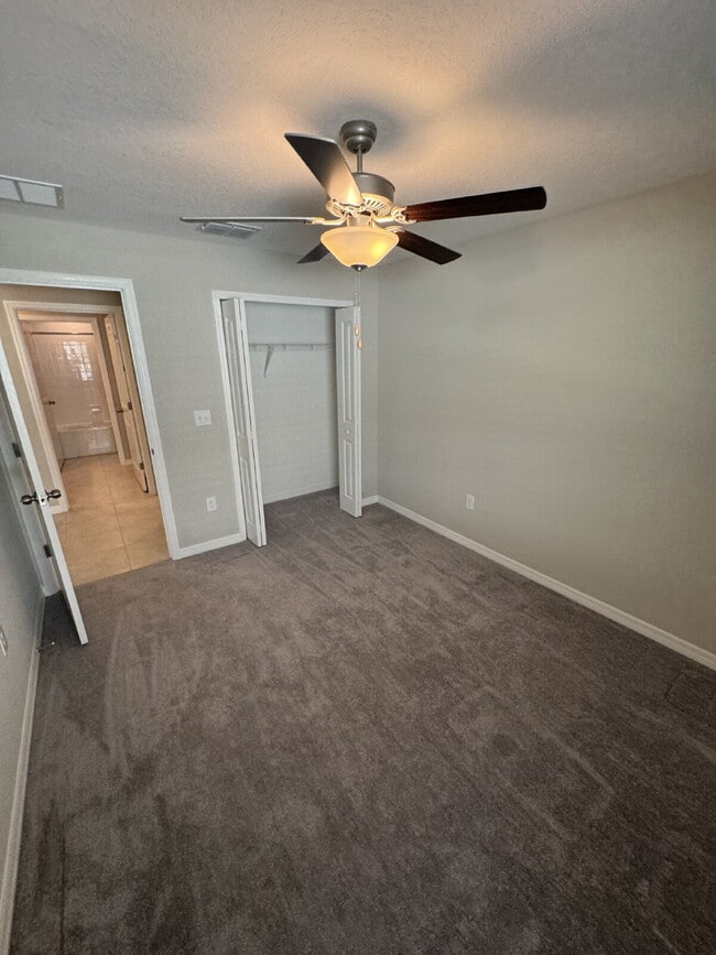 Building Photo - "Spacious 4-Bed Oasis with 2.5 Baths on Ra...