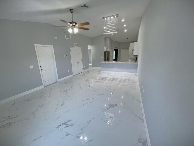 Building Photo - AKACHER01