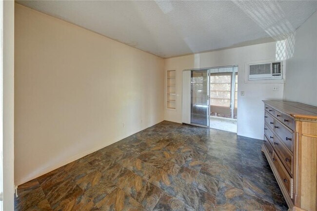 Building Photo - 2115 NE 42nd Ct