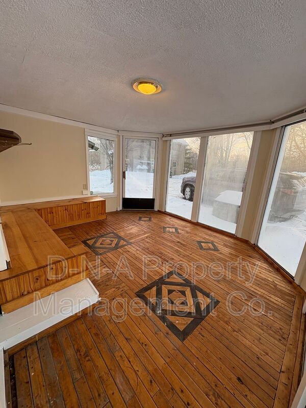 Building Photo - 114 Knight St