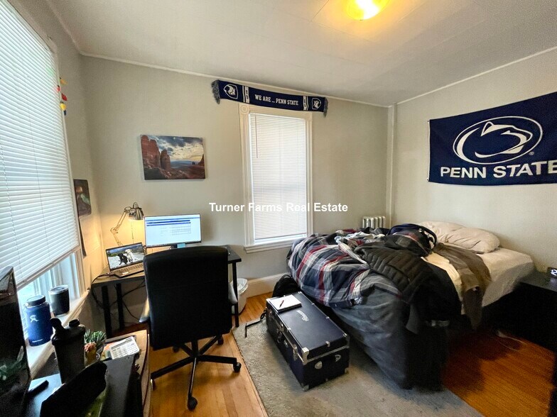 Building Photo - 38 Cherry St