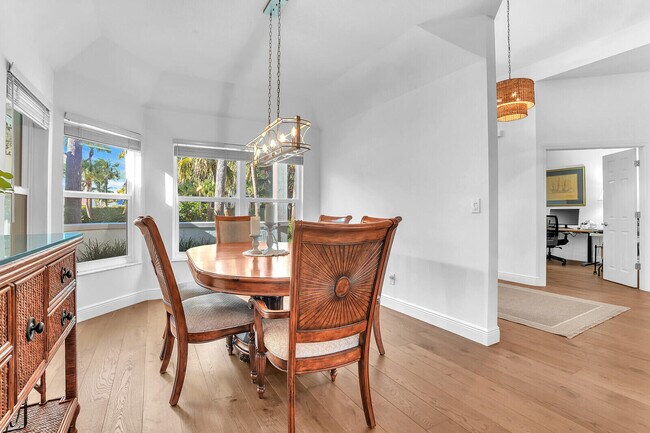 Building Photo - 8951 SE Marina Bay Dr