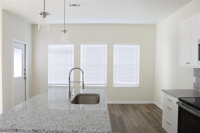 Building Photo - 515 Whirlaway Dr