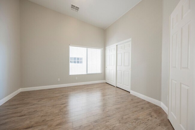 Building Photo - Gorgeous 1 Story Home in Gated Community