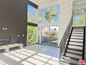 Building Photo - 807 Huntley Dr