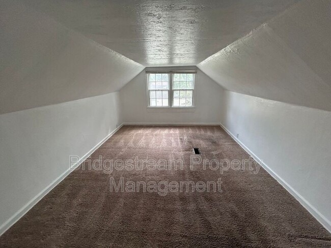 Building Photo - 2152 Meriline Ave
