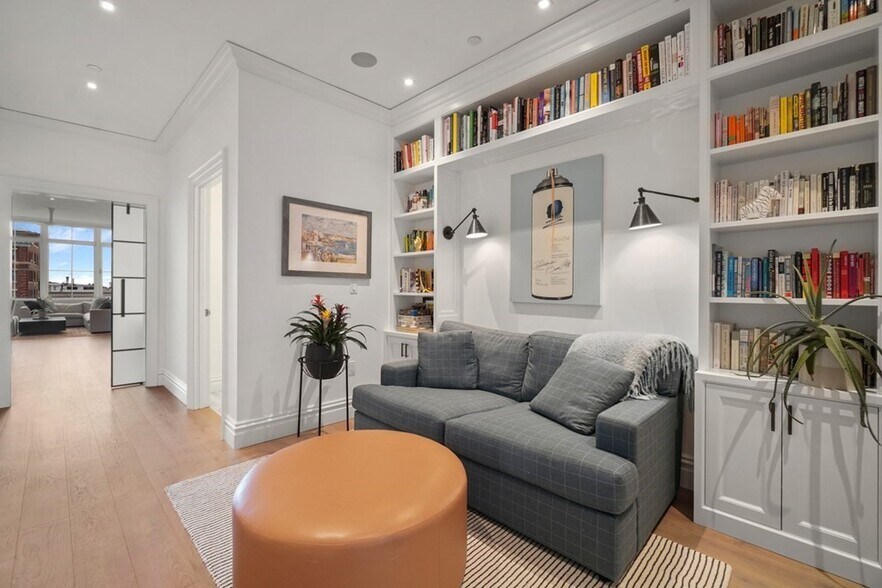 Building Photo - 32 Derne St