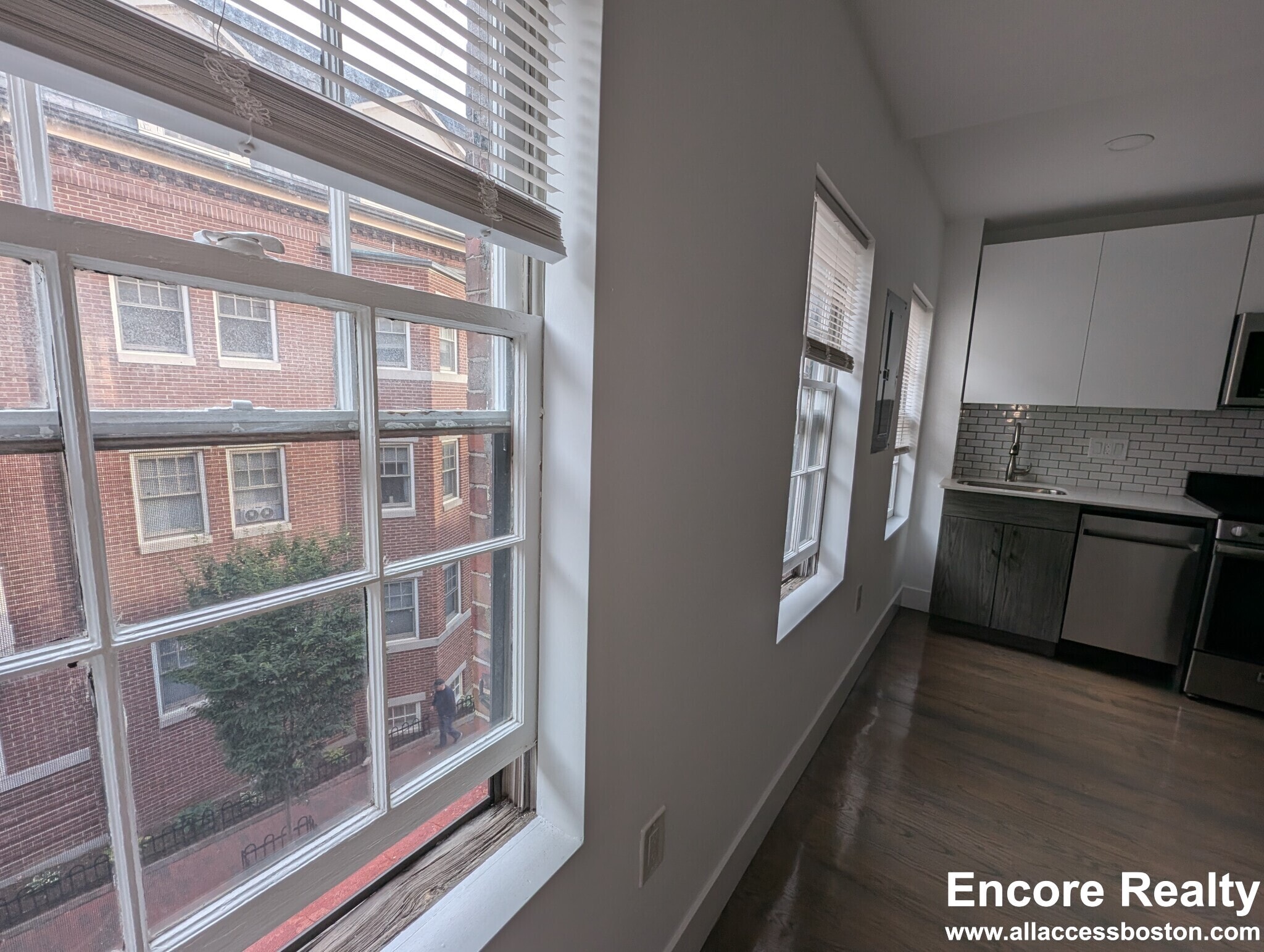 Building Photo - 61 Joy St