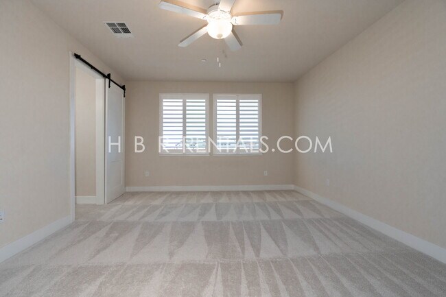 Building Photo - Spacious Elegance: 4-Bedroom with 3.5 Baths on Ottawa Ave, Manteca!