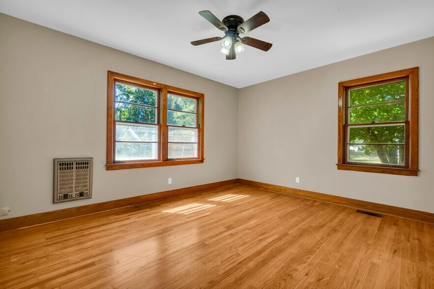 Building Photo - 220 Rebecca Ln
