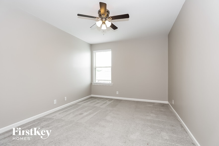 Building Photo - 3241 Mapleside Ln