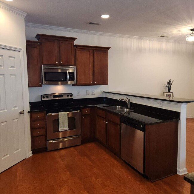 Building Photo - Stunning 3BD, 2.5BA Raleigh Townhome with a 1-Car Garage and Premier HOA Amenities
