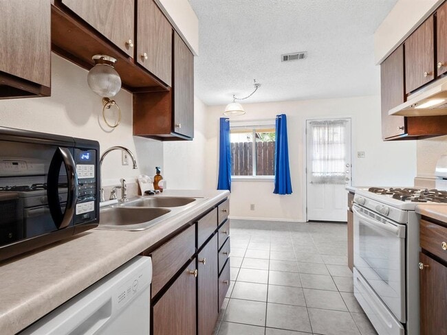 Building Photo - 3513 Westchester Ave