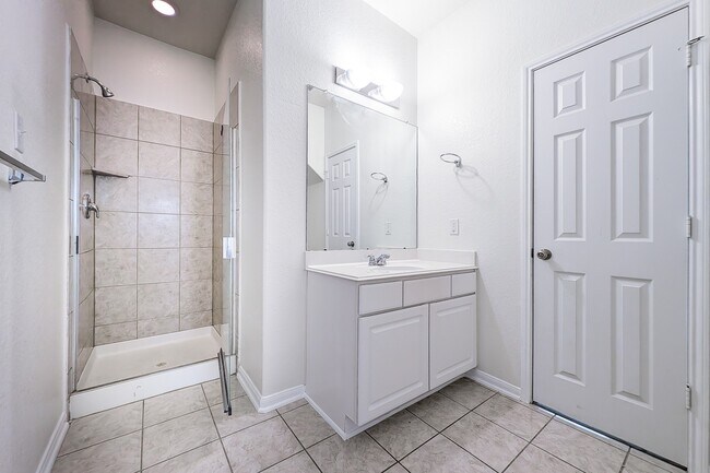 Building Photo - 10914 Chestnut Path Way