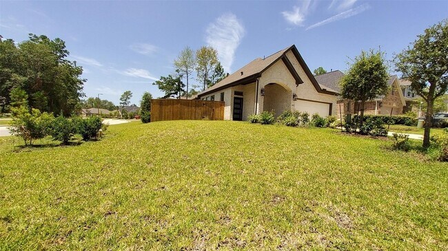 Building Photo - 305 Rise Ln