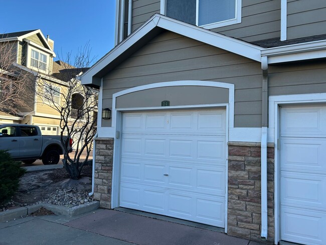 Building Photo - Bright 2-Bed Condo with Vaulted Ceilings, Garage & Balcony