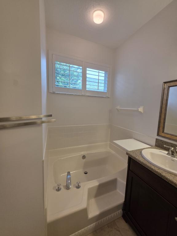 Building Photo - 4492 Golf Club Ln