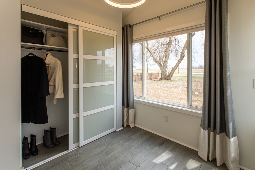 Building Photo - 12956 Portage Road