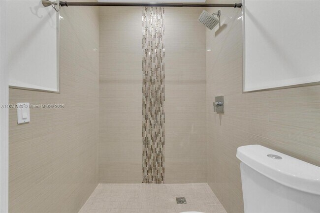 Building Photo - 5520 SW 91 Ave
