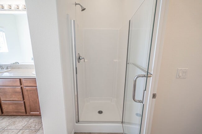Building Photo - 3 Bedroom Townhome for Rent in Valencia!