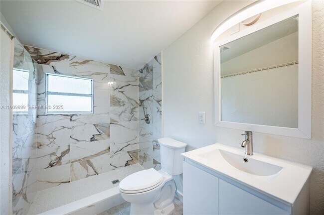 Building Photo - 4504 Oakley St