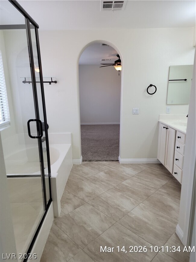 Building Photo - 998 Lone Pine River Ave