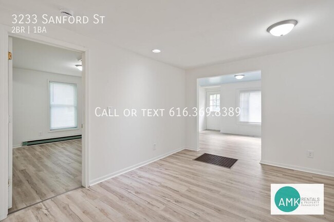 Building Photo - 3233 Sanford St