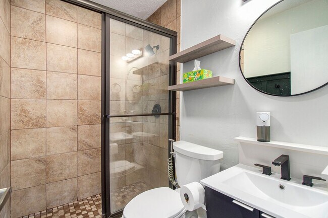 Building Photo - This charming home in Carrollton, Texas, i...