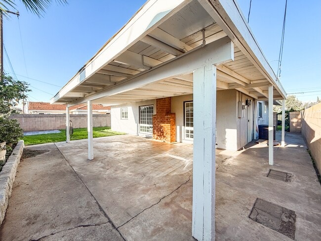 Building Photo - 15246 Temple Ave