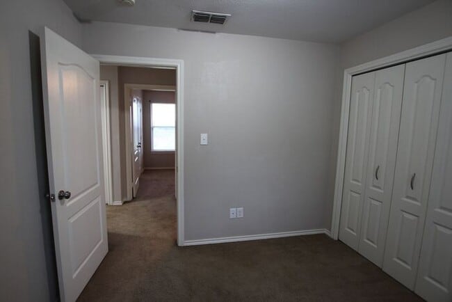Building Photo - Tour Today! 2 Bed 1.5 Bath Townhome, Lindale ISD!
