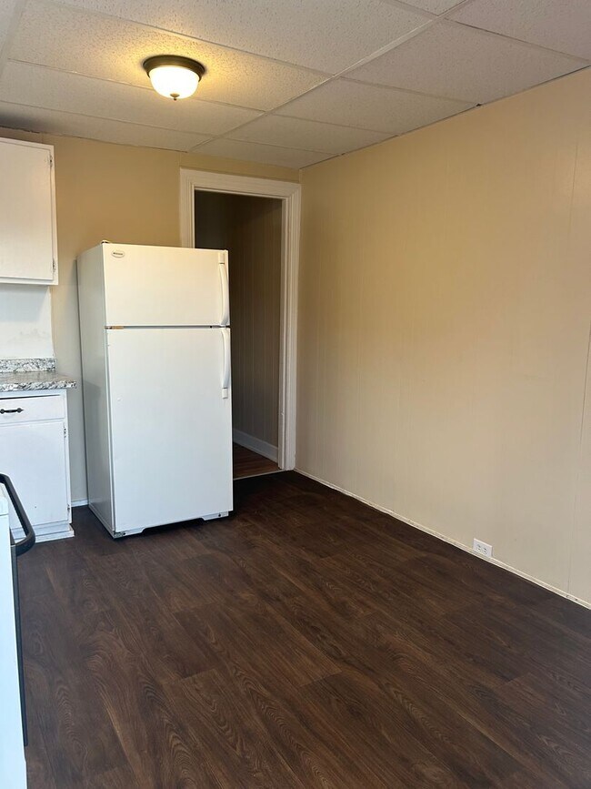 Building Photo - 121 N State St