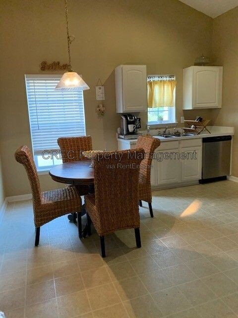 Building Photo - 5024 Holdsworth Dr
