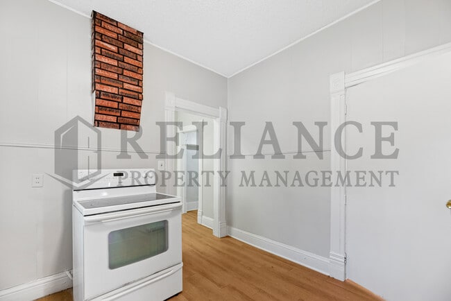 Building Photo - 116 S Sedgwick St