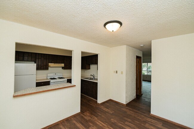 Building Photo - 702-708 E. 72nd