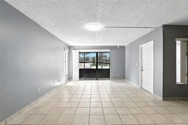 Building Photo - 8201 Sun Spring Cir