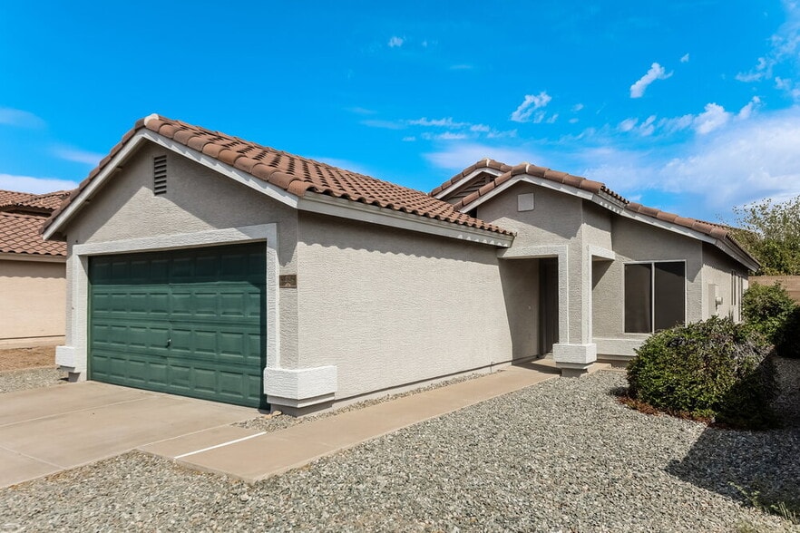 Building Photo - 11834 W Sunnyside Dr