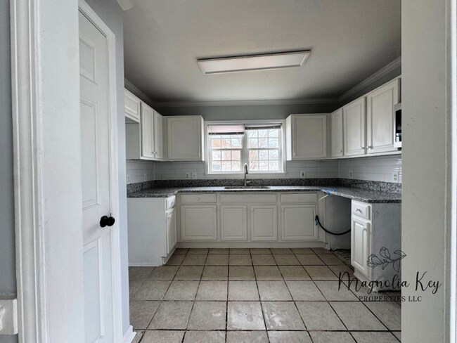 Building Photo - 4850 Southgate Pkwy