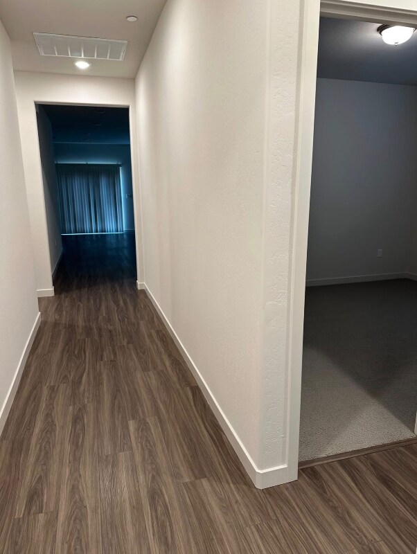 Building Photo - 1913 E Evening Glow Ave