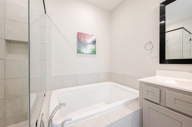 Building Photo - 10915 Brambling Wood Dr