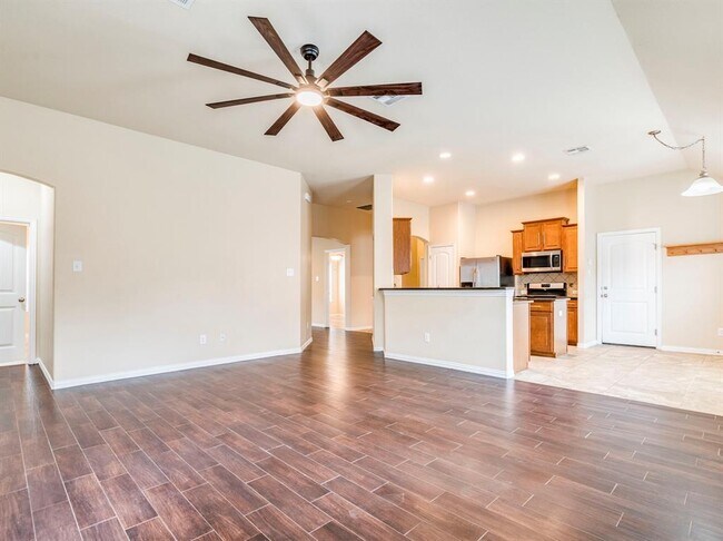 Building Photo - 327 Saffron Springs