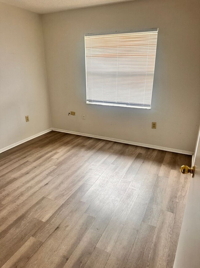 Building Photo - 2/2 Duplex next door to Baldwin Park