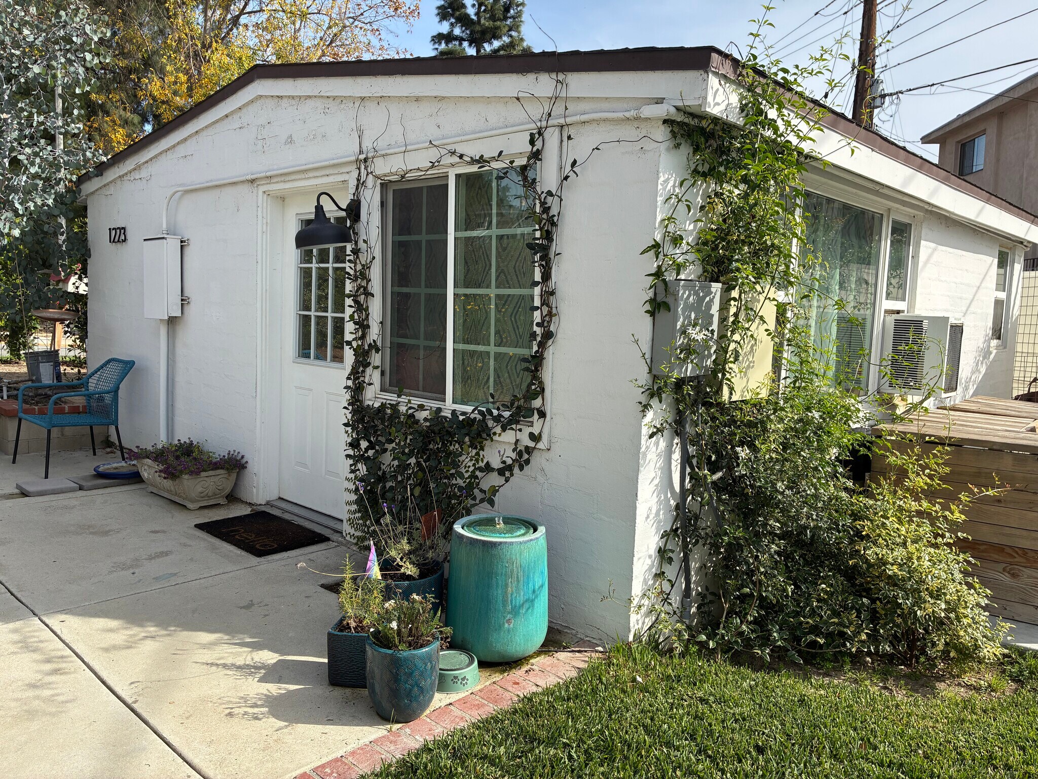 Building Photo - 1223 S Chavez St