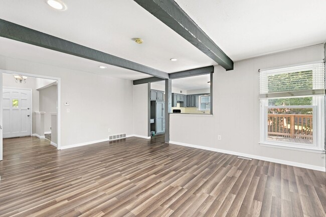 Building Photo - Spacious Overland Park 4 Bedroom Home - Av...