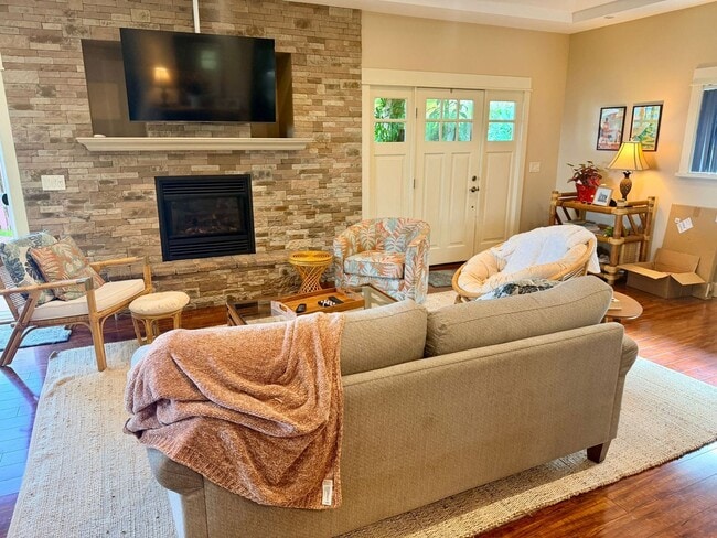 Building Photo - Piiholo Country Home