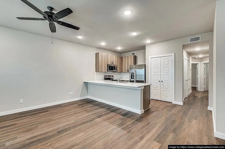 Building Photo - 1127 Eloise Dr
