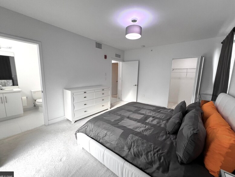 Building Photo - 2651 NE 212th Ter